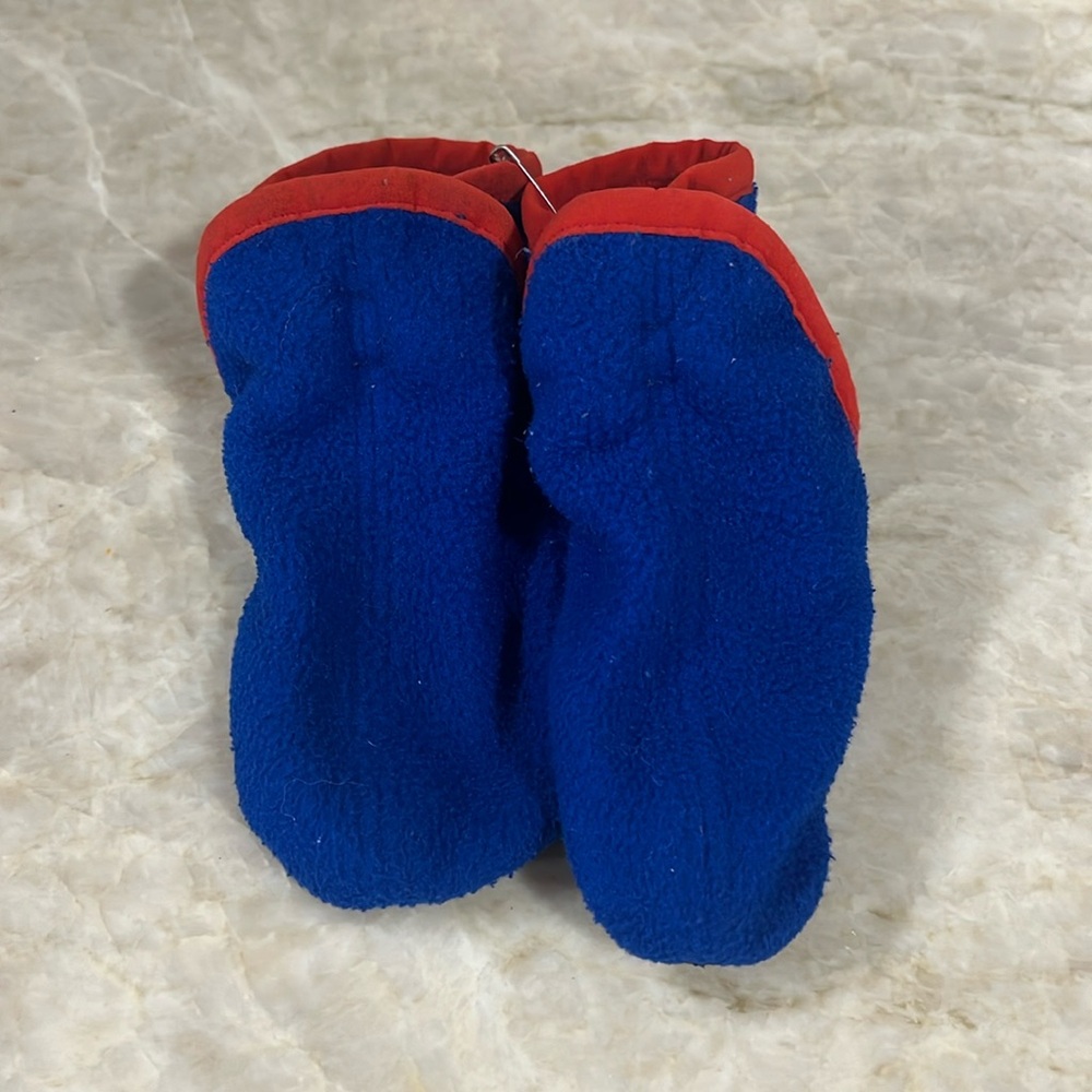 Patagonia fleece booties unisex size M (18m-3T)
